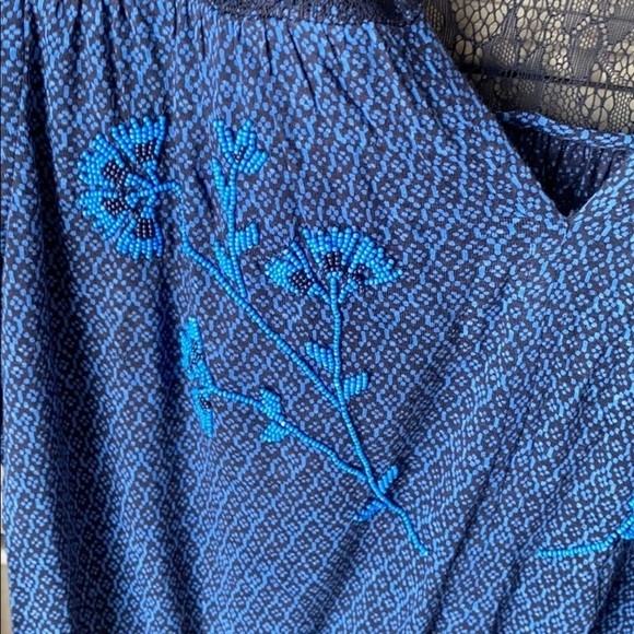 Lucky brand top with lace and bead detail sz M - Picture 2 of 3